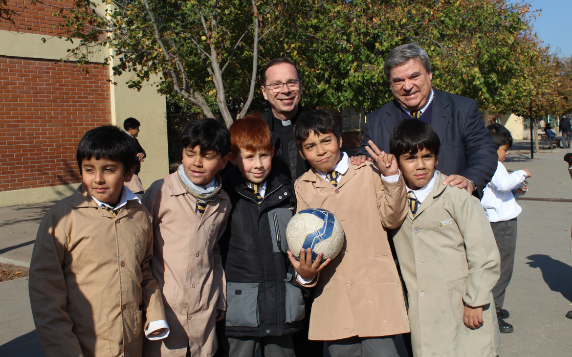 Monseñor Mariano Fazio visitó colegios de la Fundación Nocedal