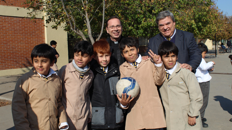 Monseñor Mariano Fazio visitó colegios de la Fundación Nocedal