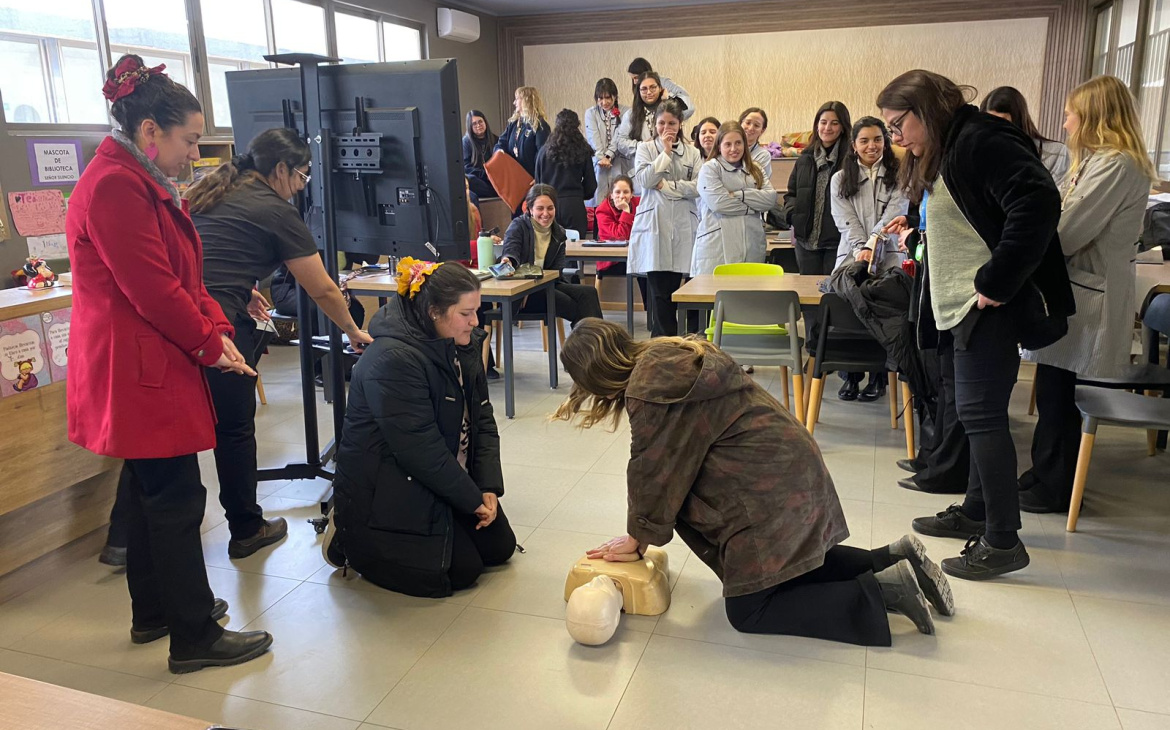 <strong>Docentes y asistentes de la educación de Trigales realizan curso de primeros auxilios</strong>